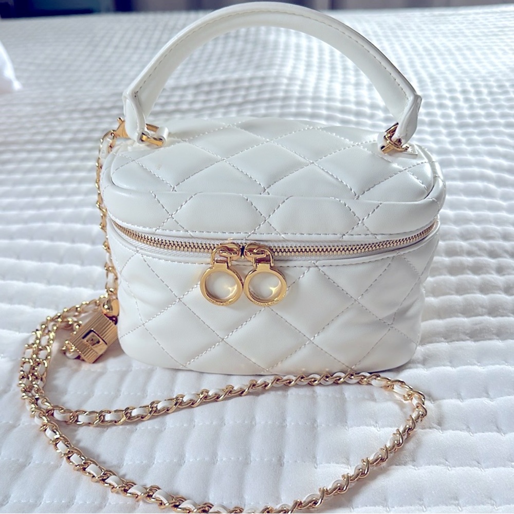 Charles and Keith quilted2 way Zip mini bag (Japan brand)